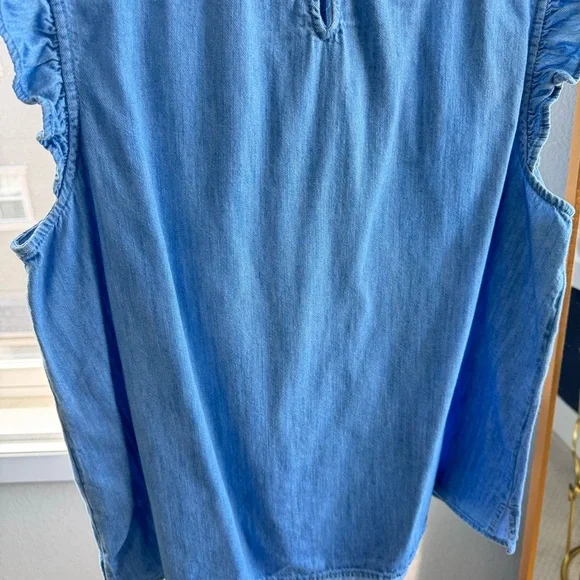 Old Navy denim sleeveless tank. Size Large - Picture 6 of 8